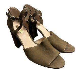LOUISE ET CIE Olive Green Suede with leather ankle straps and pep  toe Size 10!!